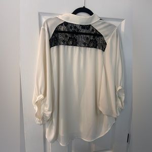 Express Blouse with Lace Detail - L